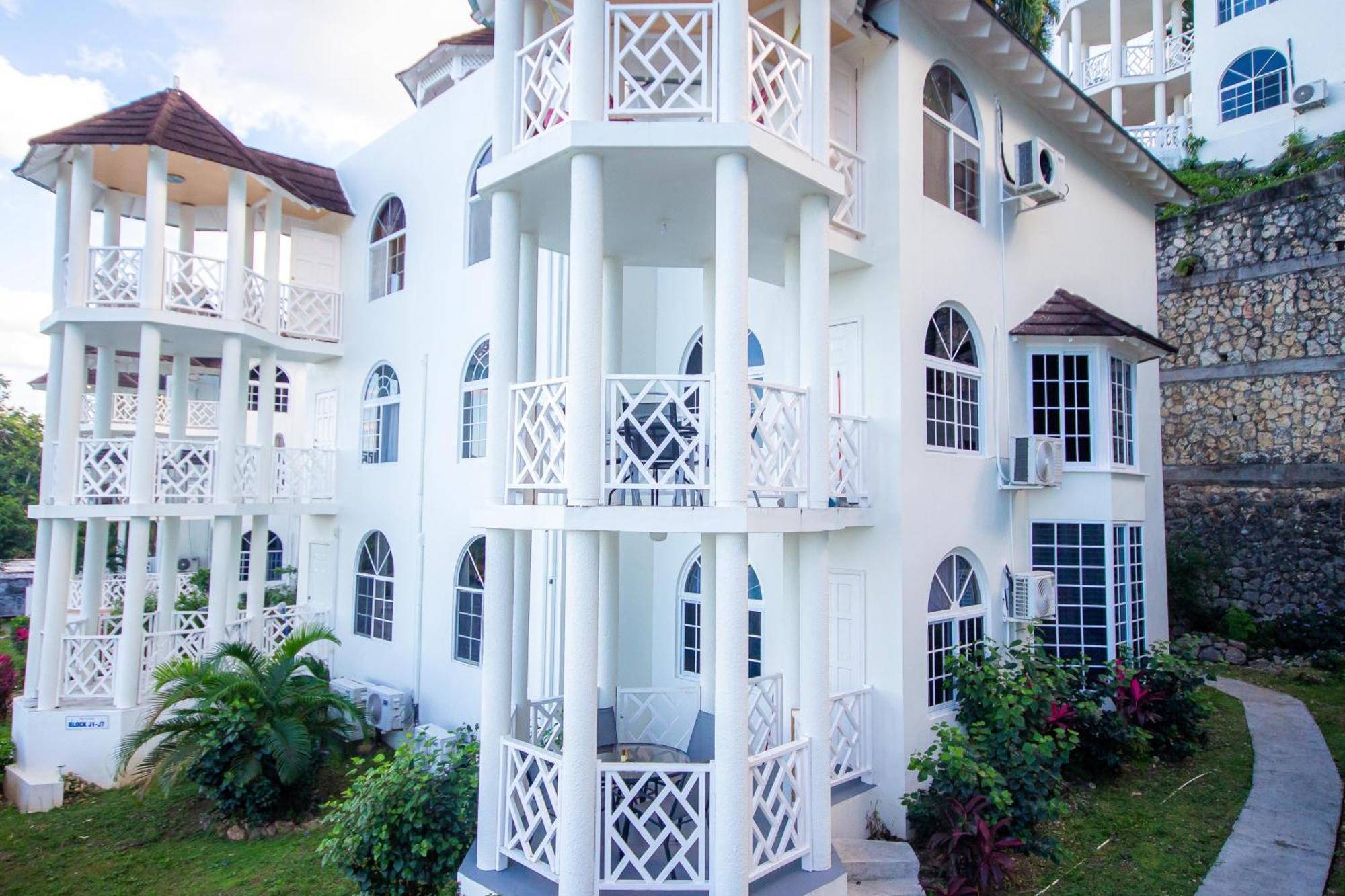 Ocho Rios Ocean Front Luxury Studio Sky Castles 24 Hrs Sleeps 2 Apartment Exterior photo