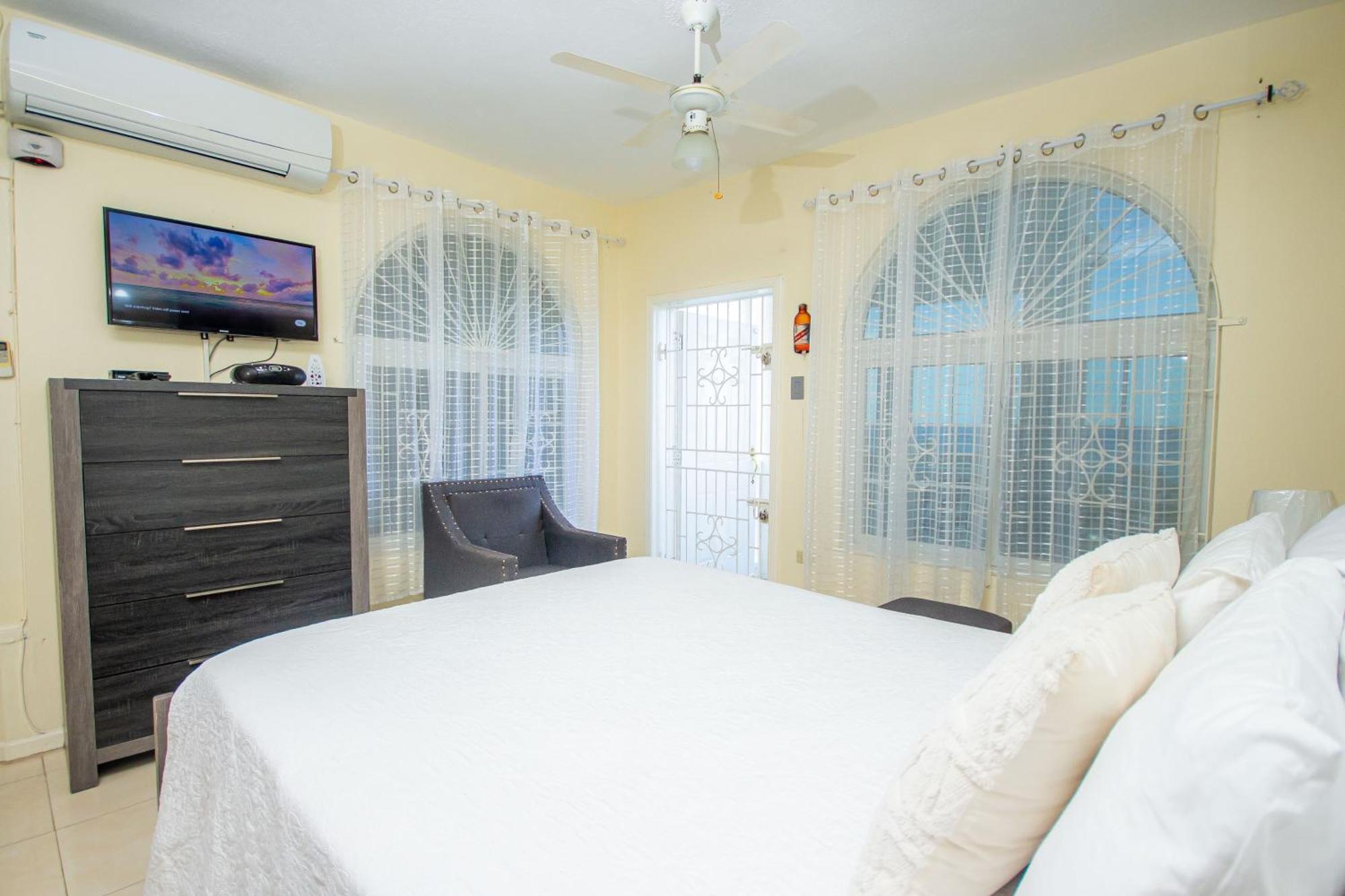 Ocho Rios Ocean Front Luxury Studio Sky Castles 24 Hrs Sleeps 2 Apartment Exterior photo