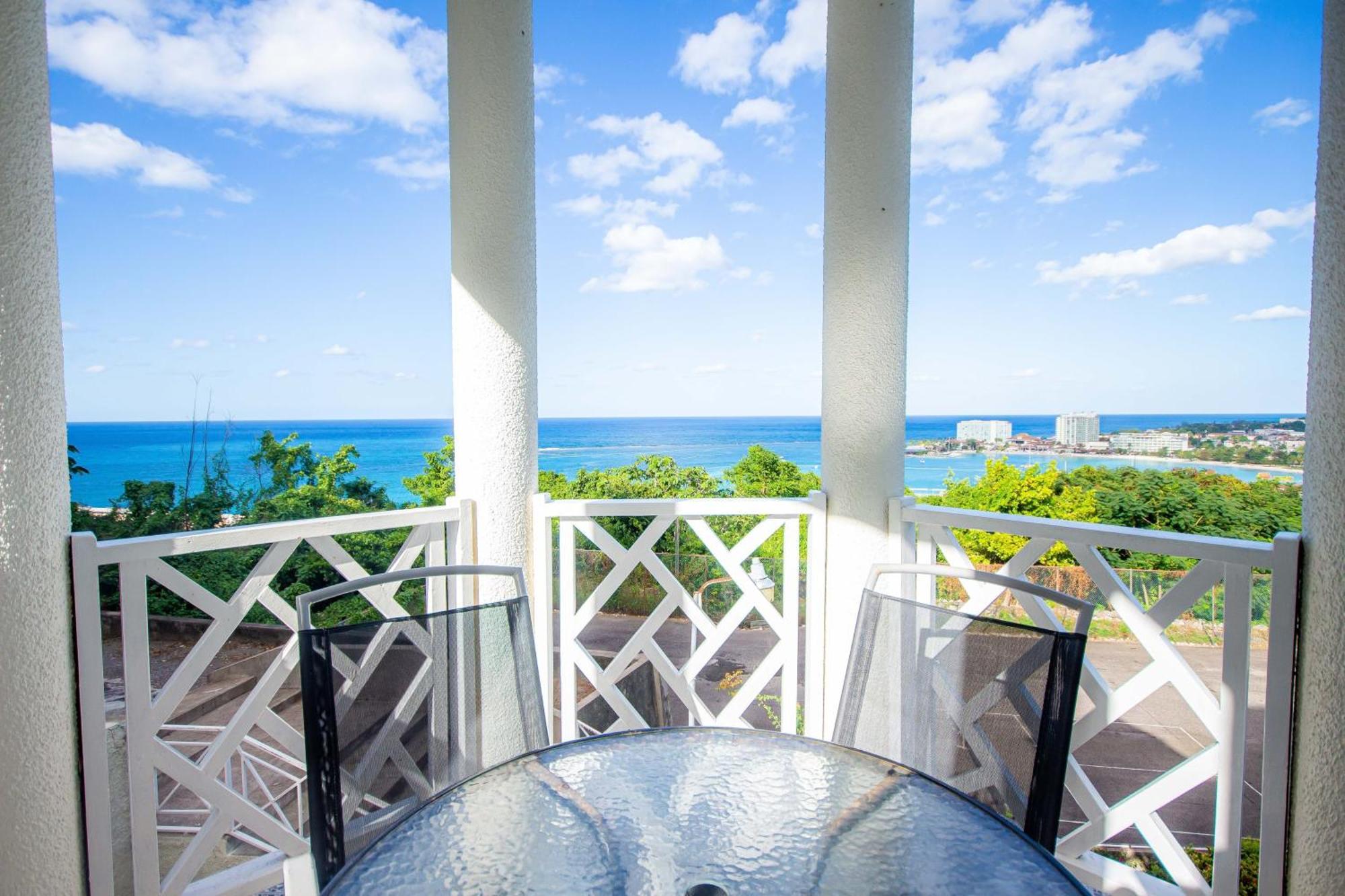 Ocho Rios Ocean Front Luxury Studio Sky Castles 24 Hrs Sleeps 2 Apartment Exterior photo