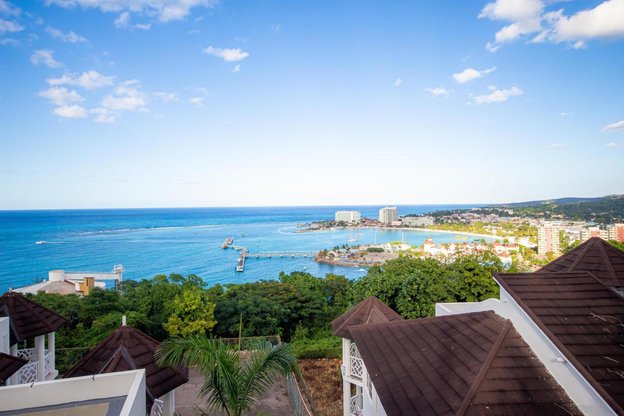 Ocho Rios Ocean Front Luxury Studio Sky Castles 24 Hrs Sleeps 2 Apartment Exterior photo